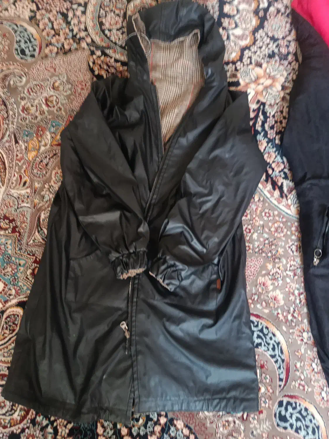 کاپشن|لباس|سبزوار, قدس|دیوار