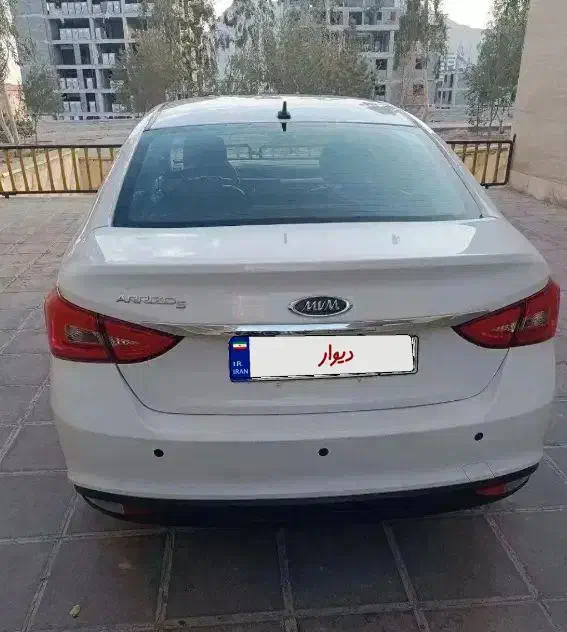 اریزو ۵ سفید ۱۴۰۱|خودرو سواری و وانت|قم, بنیاد|دیوار