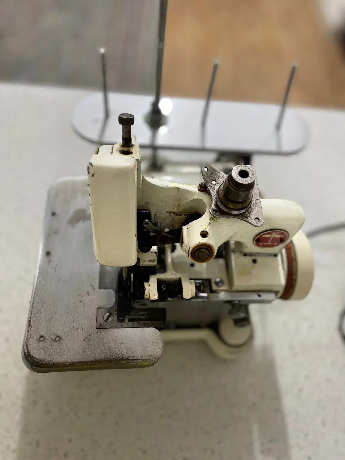 سردوز سه نخ خیاطی چرخ خیاطی|چرخ خیاطی و ریسندگی|رشت, بازار|دیوار