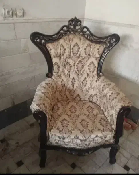 مبل تک نفره چوب گردو|مبلمان خانگی و میز عسلی|قم, شهرک امام حسن|دیوار