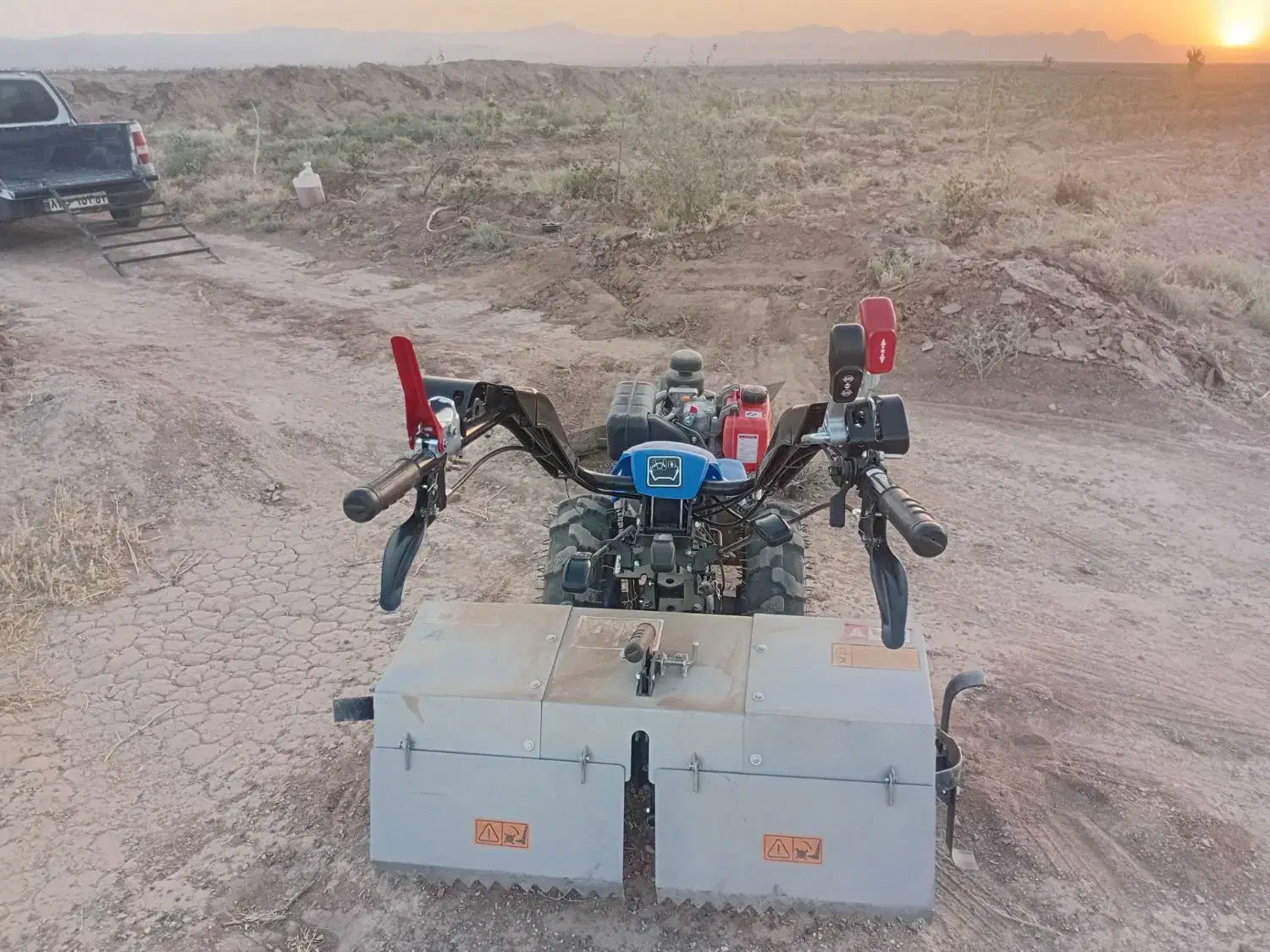 تیلر فروشی|ماشین‌آلات صنعتی|قائن, |دیوار