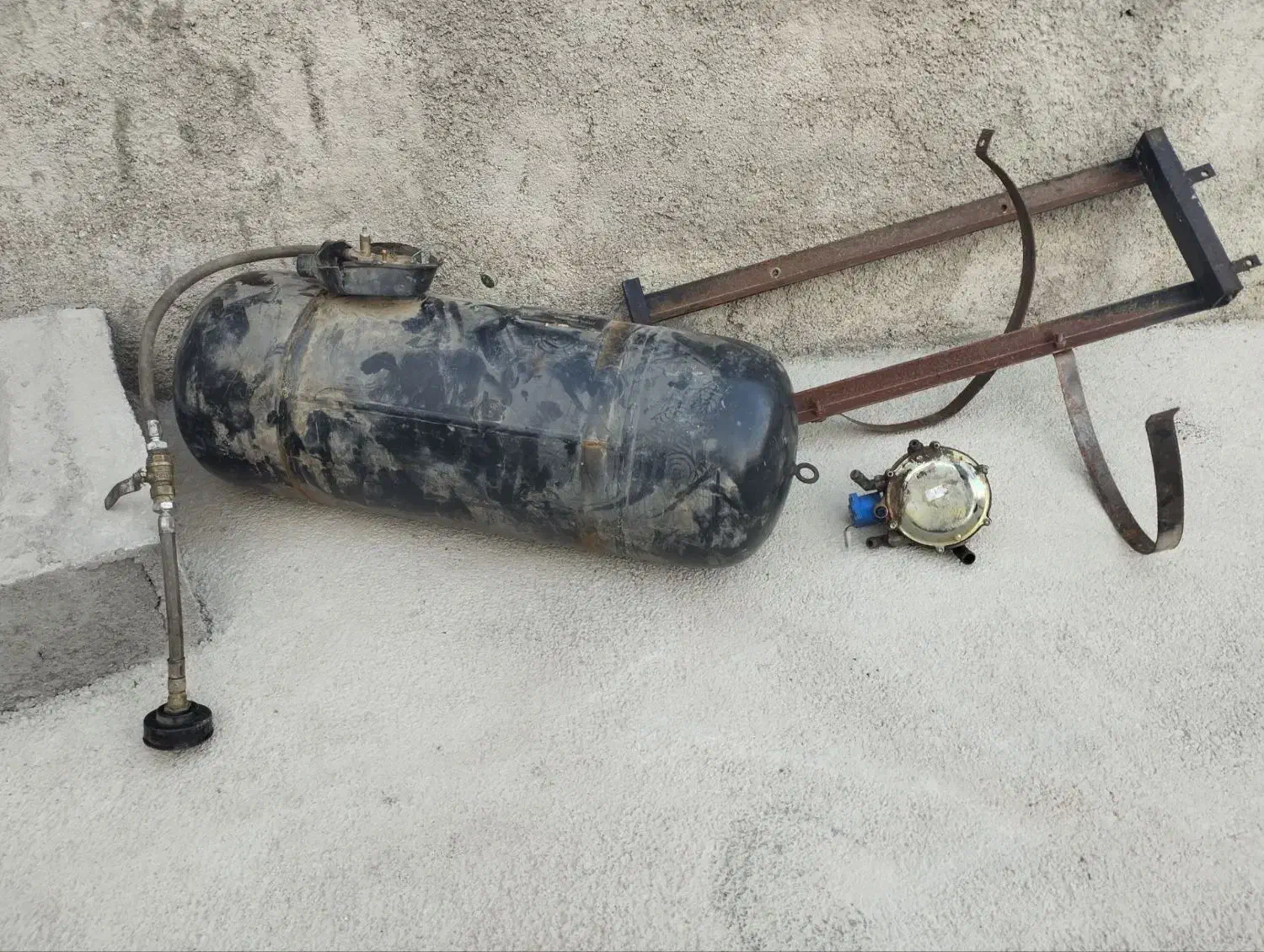 کپسول گاز ال پی جی و ریگلاتور و پایه|قطعات یدکی و لوازم جانبی|شیروان (خراسان), |دیوار