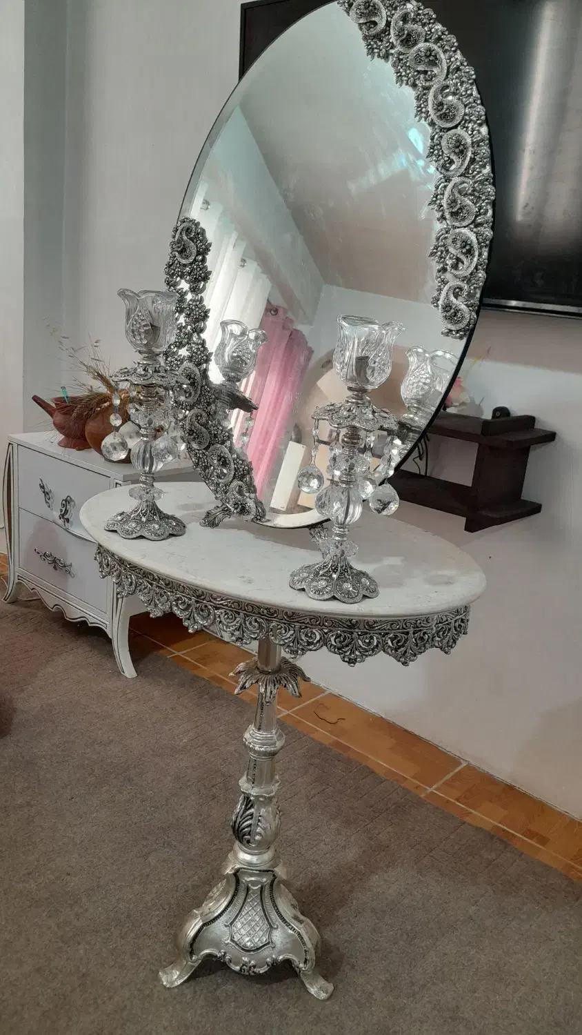 آینه و کنسول و شمعدان برنجی|بوفه، ویترین، کنسول|لاهیجان, کوی زمانی|دیوار