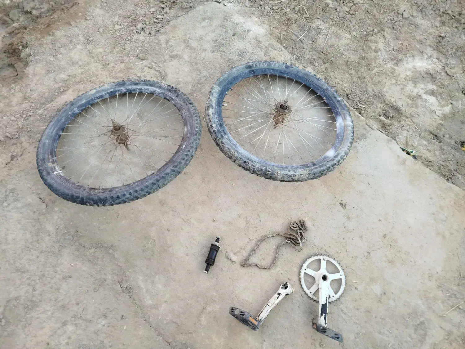 چرخ|دوچرخه، اسکیت، اسکوتر|کرباسک, |دیوار