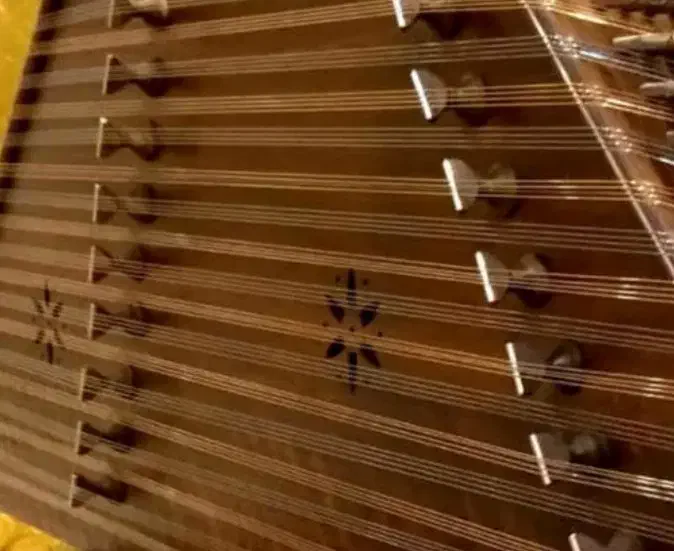 سنتور|سازهای سنتی|رشت, استادسرا|دیوار