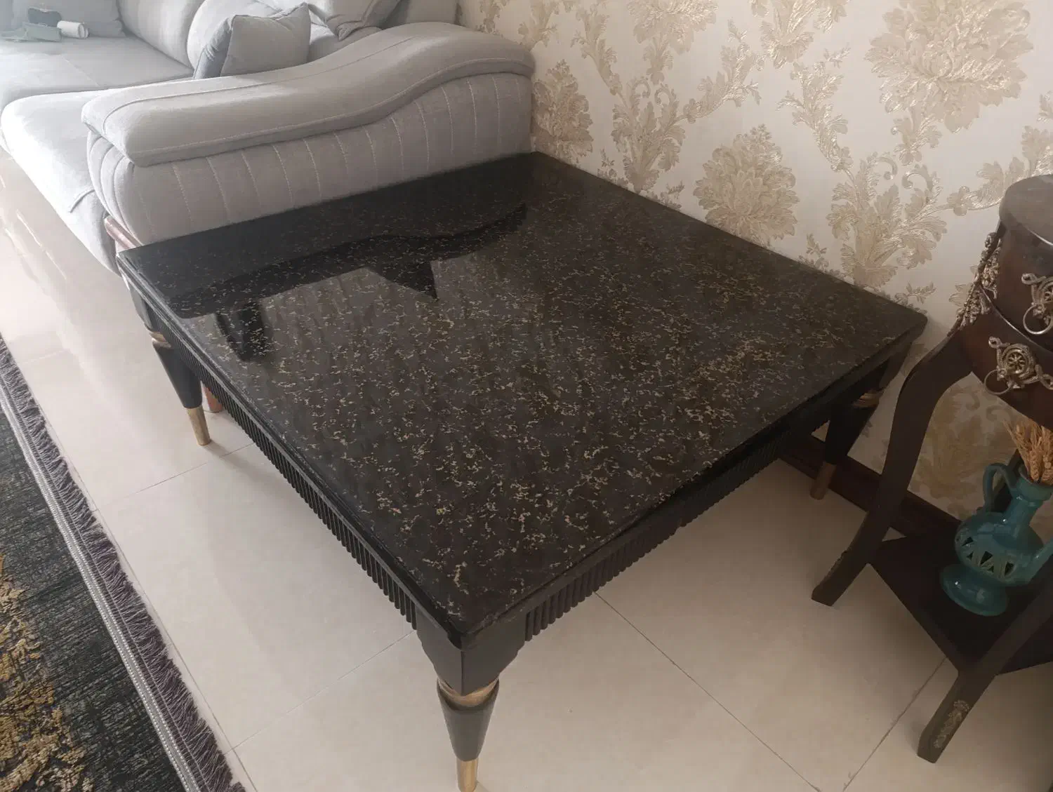 یک جلو مبلی و یک عسلی پولیشی|مبلمان خانگی و میز عسلی|رباط‌کریم, رباط‌کریم|دیوار