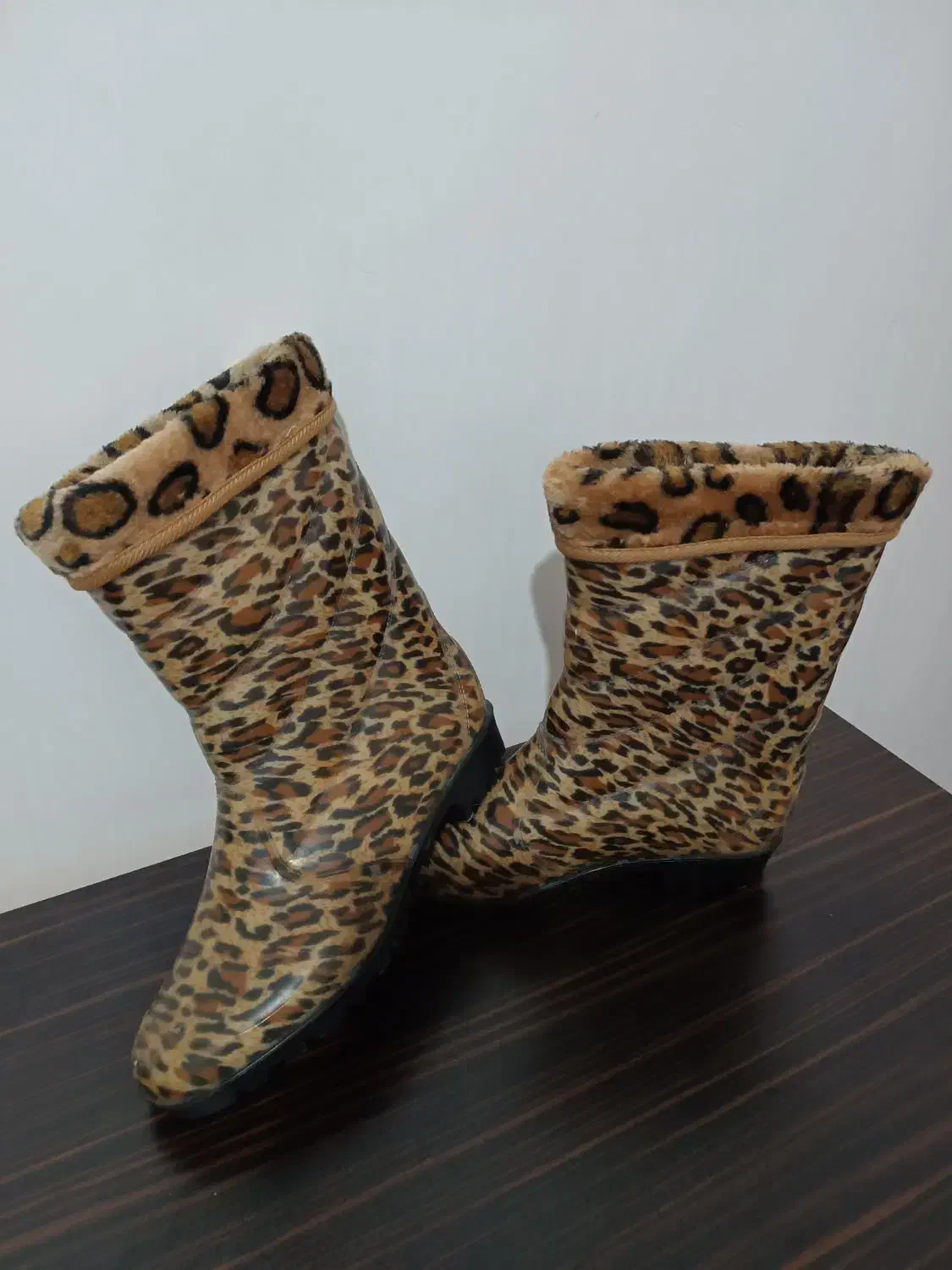 چکمه|کیف، کفش، کمربند|رشت, آزادگان|دیوار