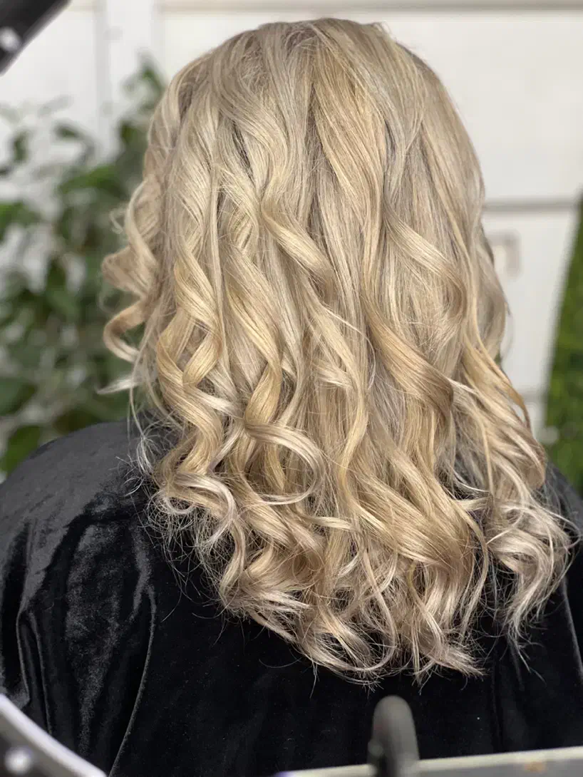 افر ۵۰ درصدی رنگ و لایت ومیکاپ شینیونوعروس|خدمات آرایشگری و زیبایی|چالوس, |دیوار