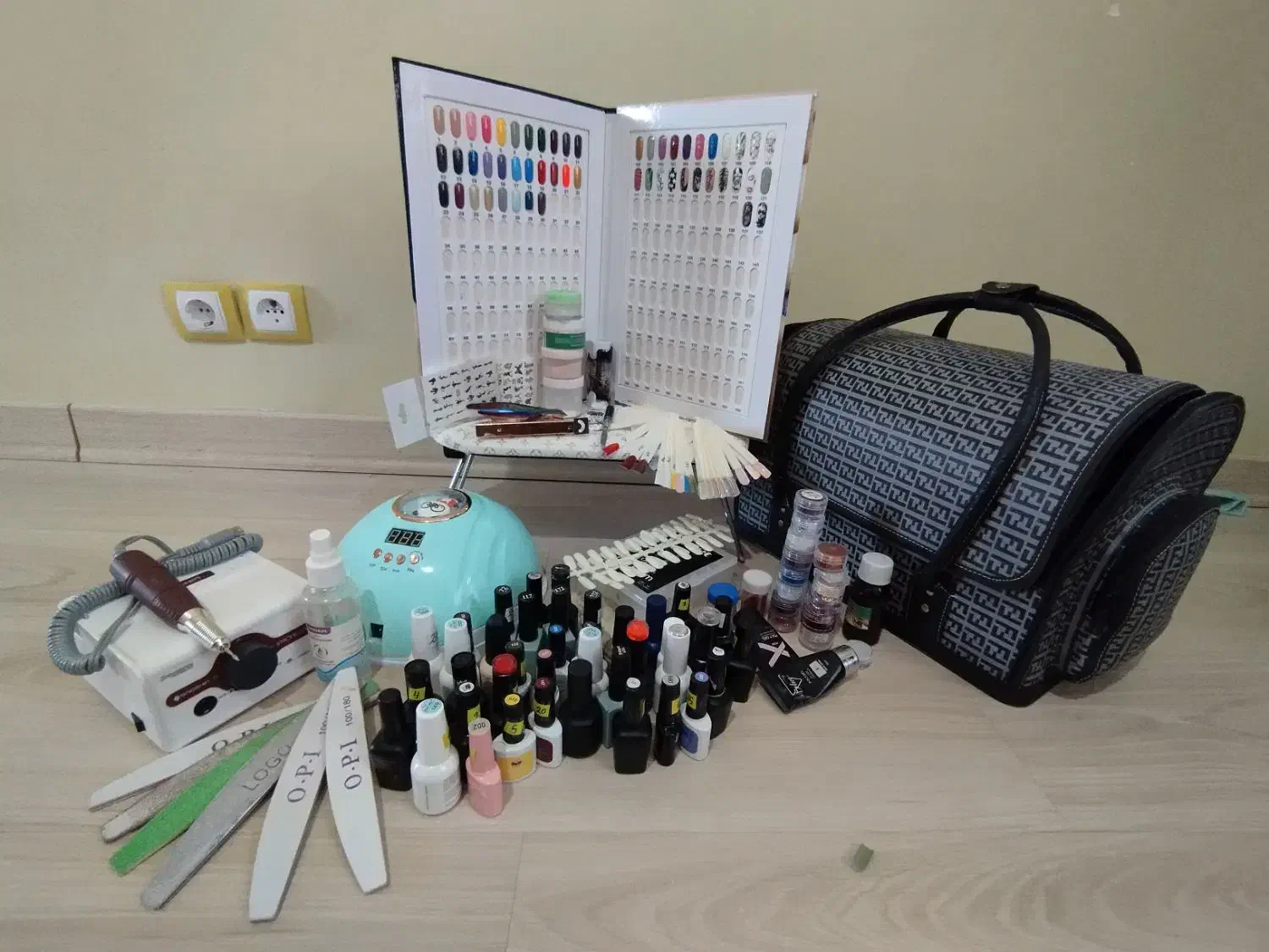 لوازم کاشت ناخن|آرایشی، بهداشتی، درمانی|تبریز, |دیوار