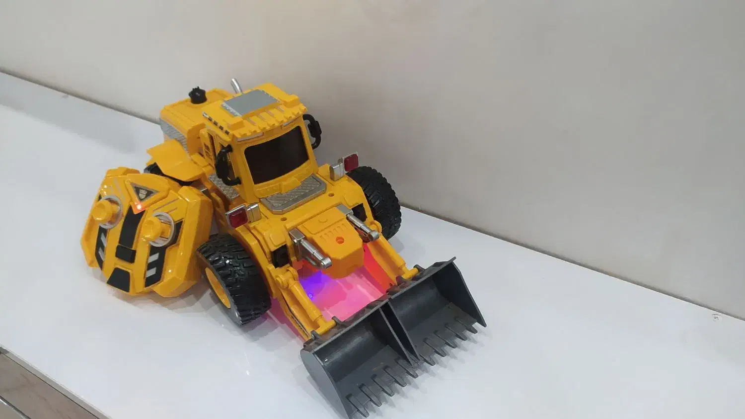 بلدوزر اسباب بازی شارژی|اسباببازی بچه|تربتحیدریه, باغ سلطانی|دیوار