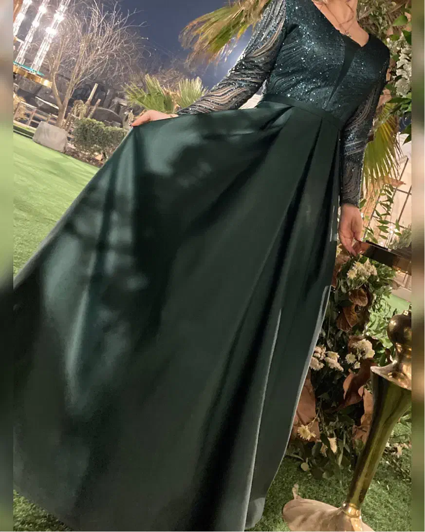 لباس مجلسی|لباس|لاهیجان, شیخ زاهد|دیوار