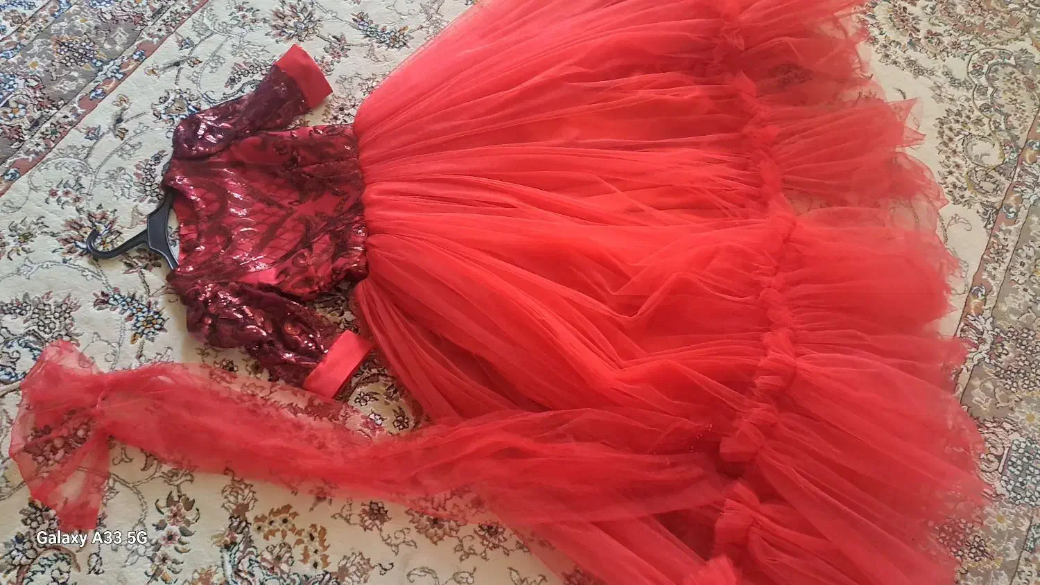 لباس مجلسی|لباس|میانه, |دیوار