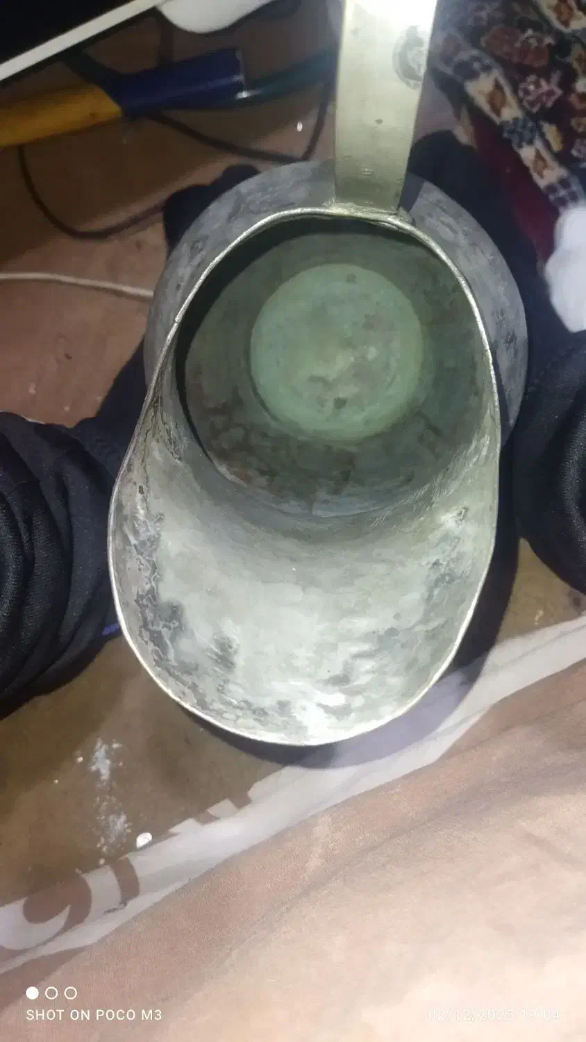 پارچ مسی مدل چکشی قدیمی|کلکسیون اشیاء عتیقه|رشت, دباغیان|دیوار