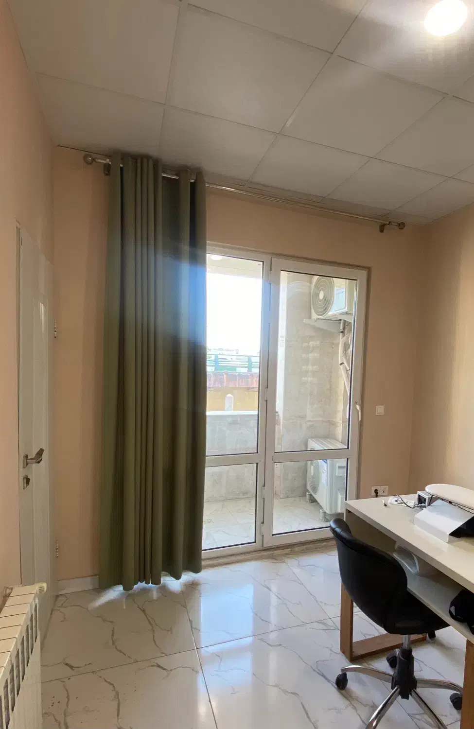 اجاره لاین ناخن و مژه و پاکسازی در سالن زیبایی|اجارهٔ مغازه و غرفه|رشت, گلسار|دیوار