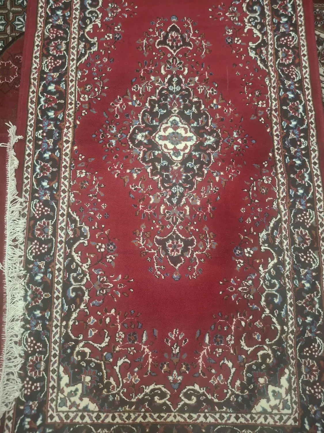 سه عدد فرش|فرش|اقبالیه, |دیوار