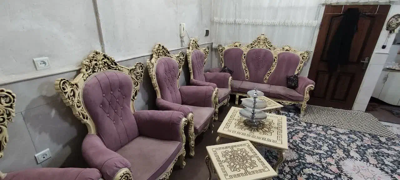 مبل سلطنتی ۷ نفری با ویترین ست|مبلمان خانگی و میز عسلی|قم, قلعه کامکار|دیوار