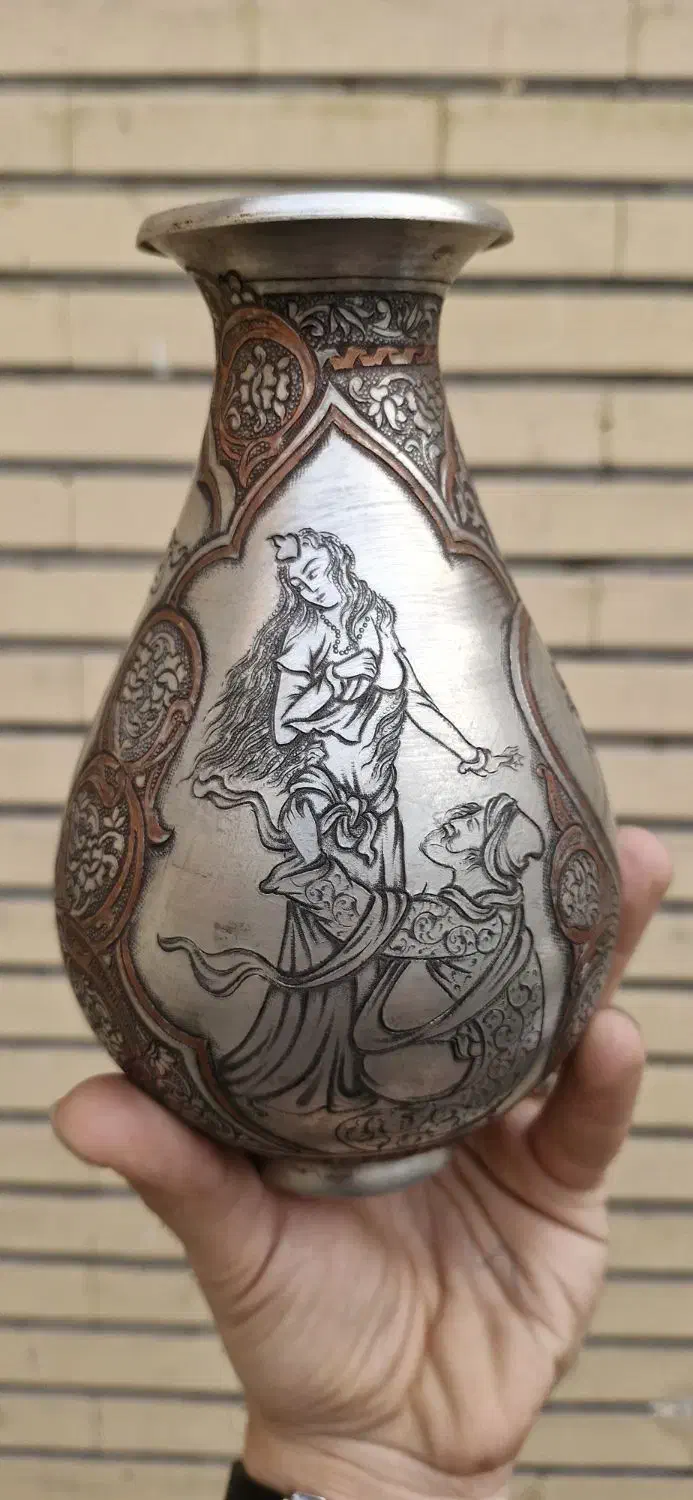 گلدان قلمزنی|کلکسیون اشیاء عتیقه|اندیشه, اندیشه فاز ۵|دیوار