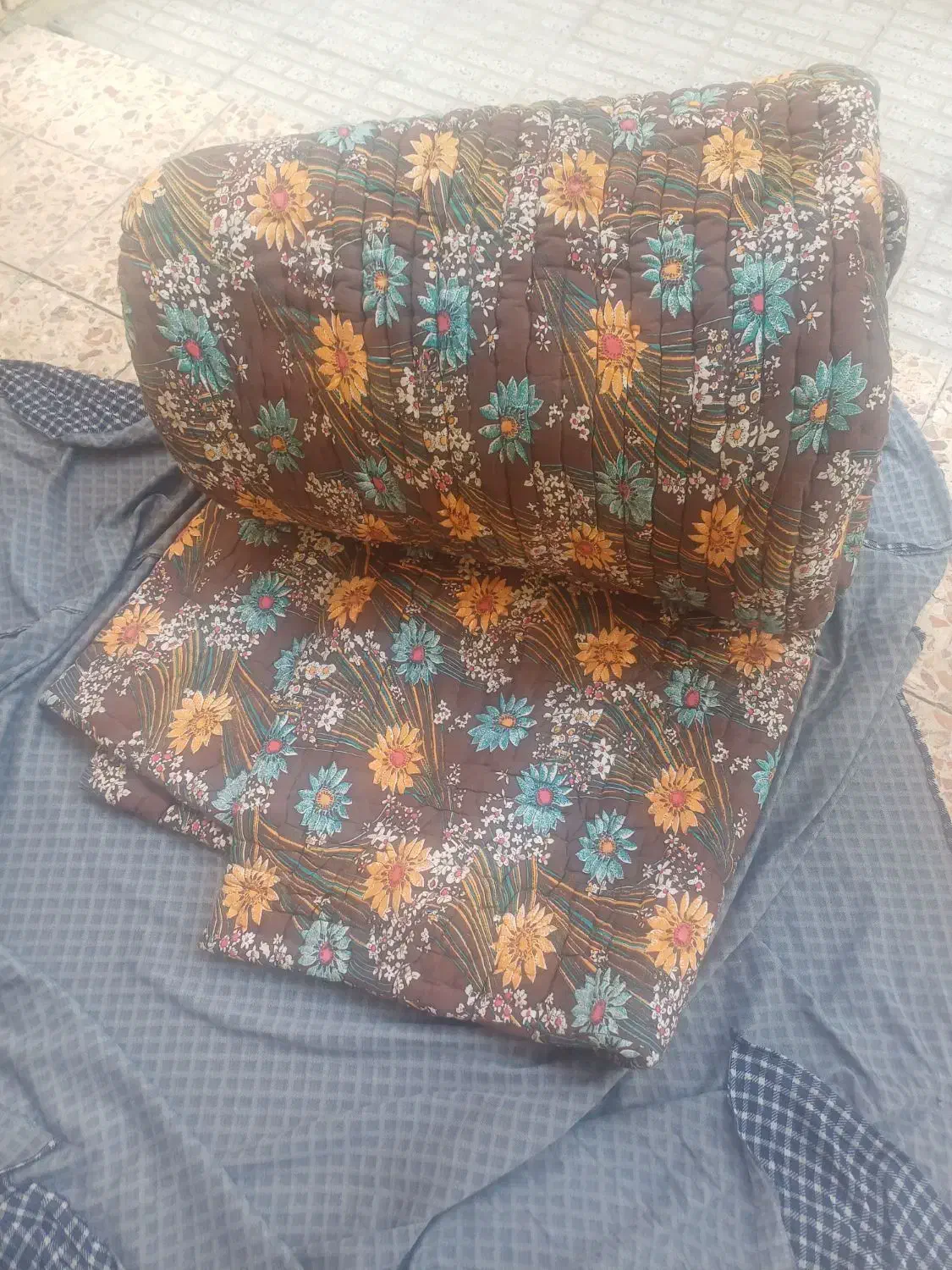 لحاف کرسی|رختخواب، بالش، پتو|مبارکه, |دیوار