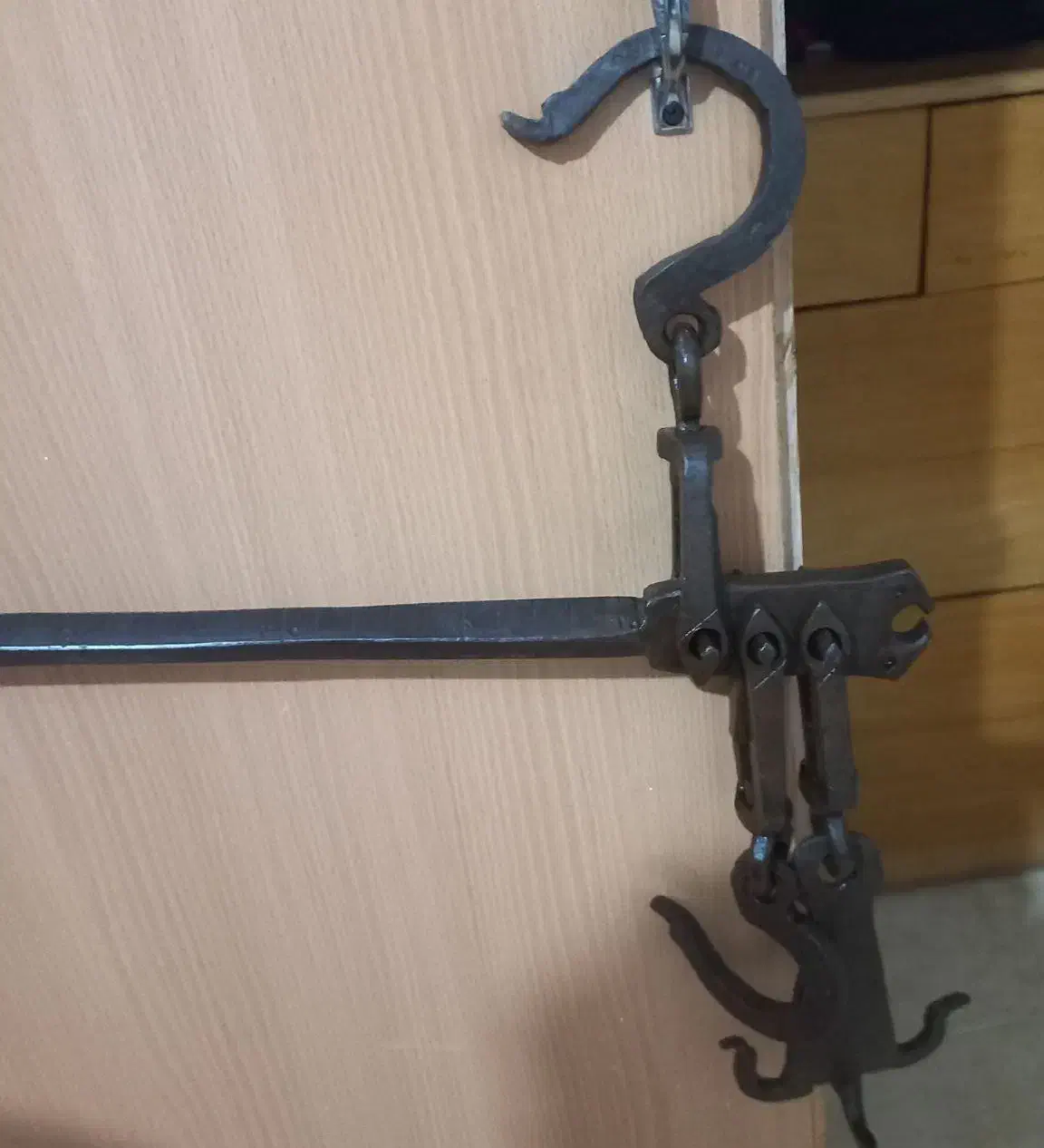 قپان فولادی قدیمی|کلکسیون اشیاء عتیقه|گلپایگان, |دیوار