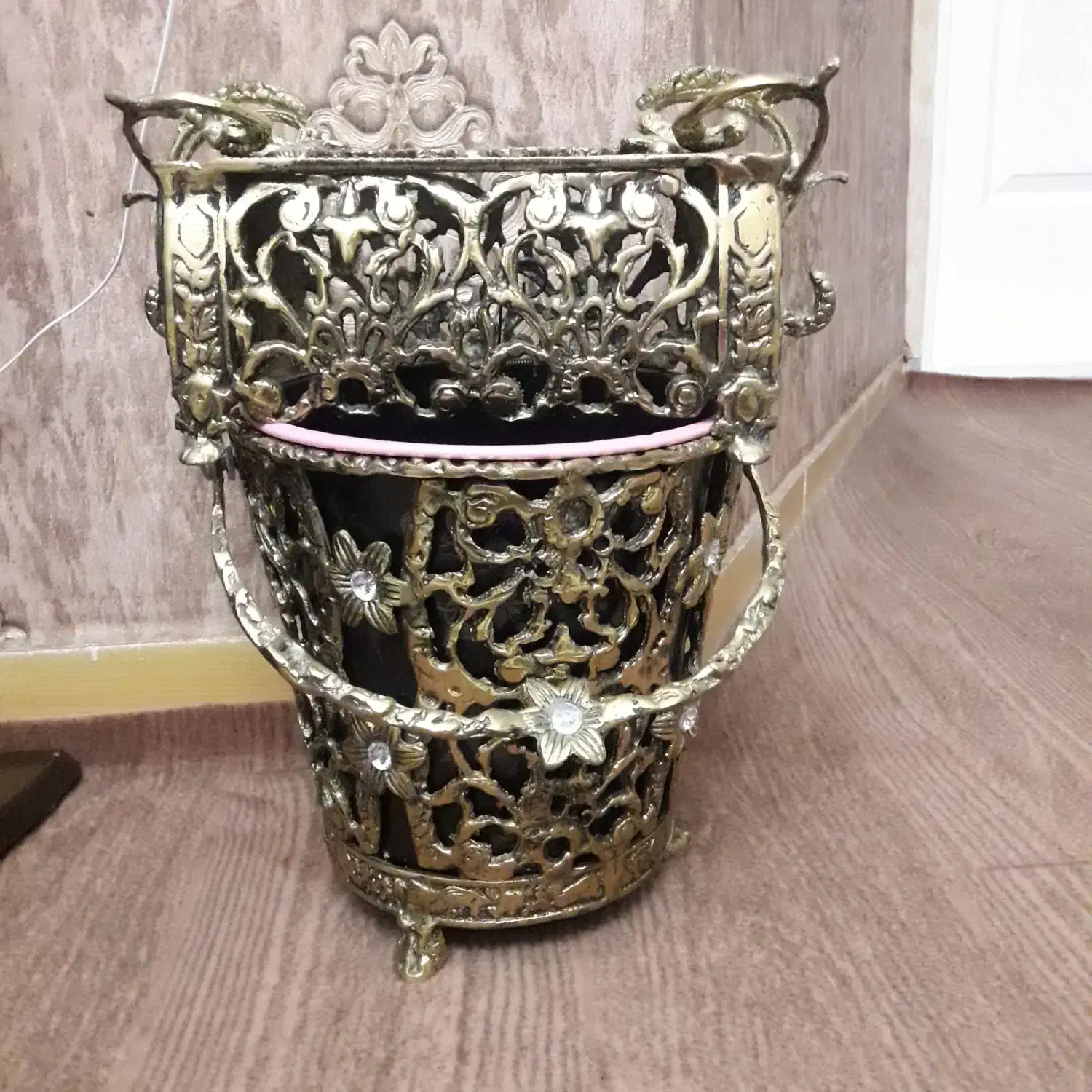 جادستمال کاغذی و سطل برنزی سنگین وزن|صنایع دستی و سایر لوازم تزئینی|خوی, |دیوار