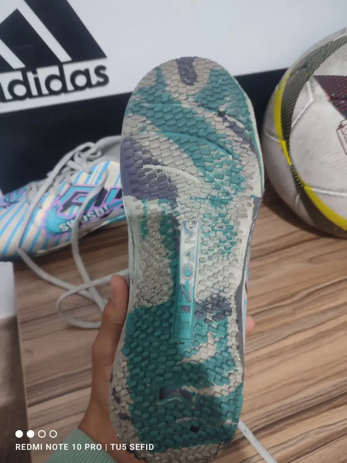 کفش فوتسال سایز 40|کیف، کفش، کمربند|اهر, |دیوار