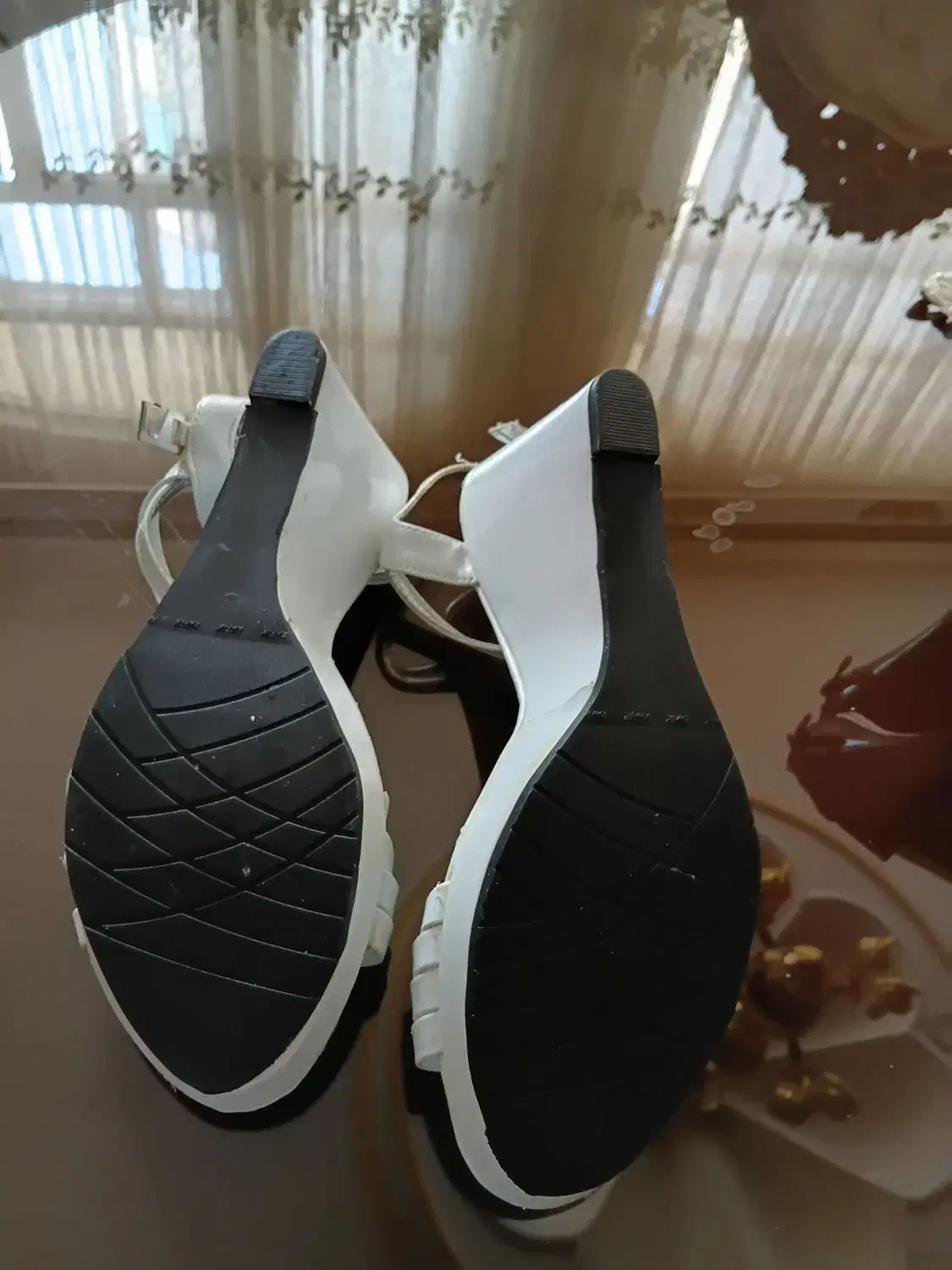 تعدادی کفش،کیف،بوت،لباس نونو|کیف، کفش، کمربند|کرج, مصباح|دیوار