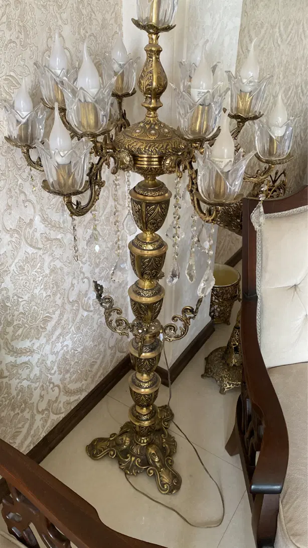 اباژور برنز قدیمی اصل ۱۳ شعله با لاله های کریستال|چراغ خواب و آباژور|تهران, یوسفآباد|دیوار