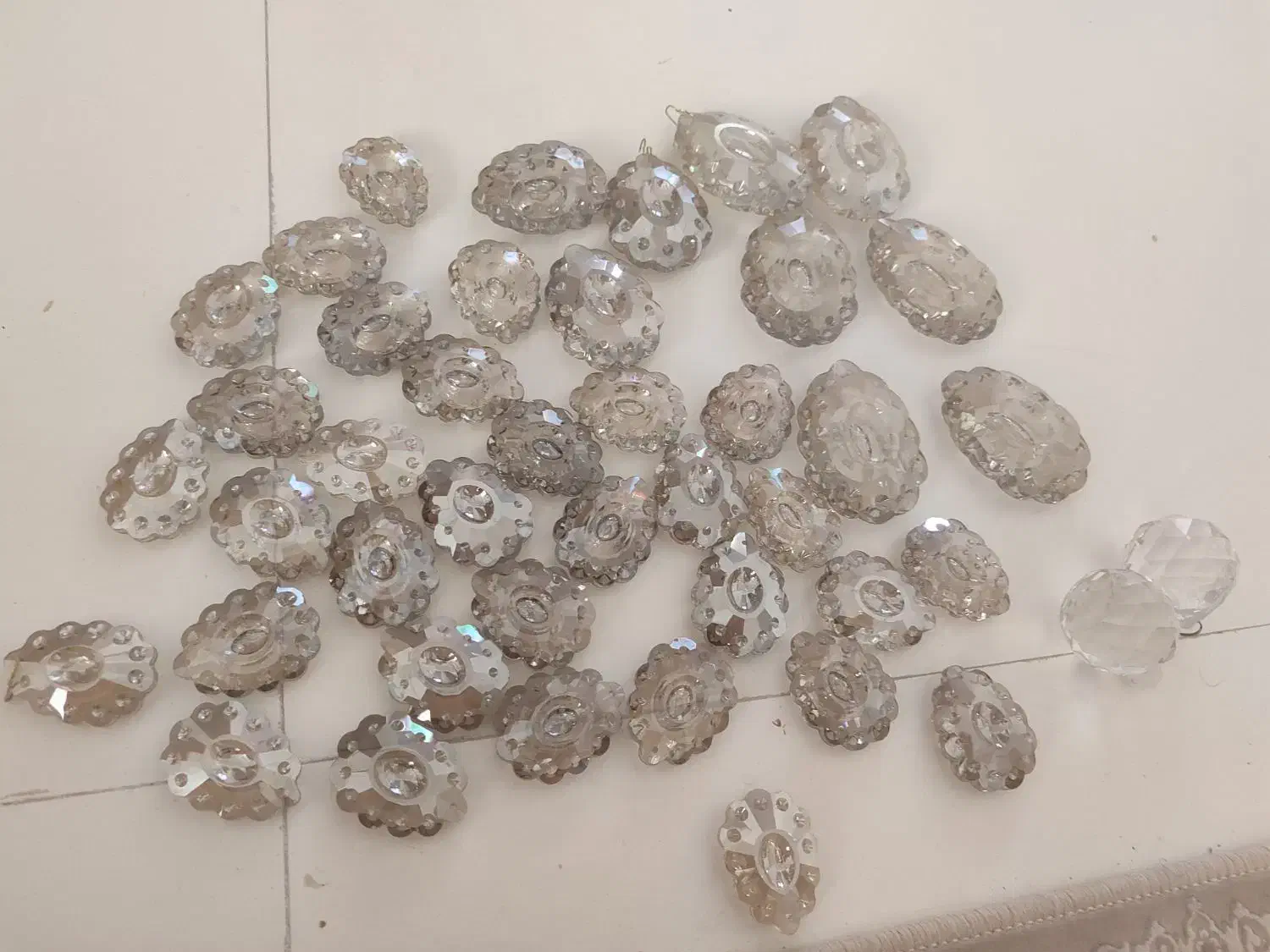 مهره و کریستال لوستر|لوستر و چراغ آویز|رباط‌کریم, رباط‌کریم|دیوار