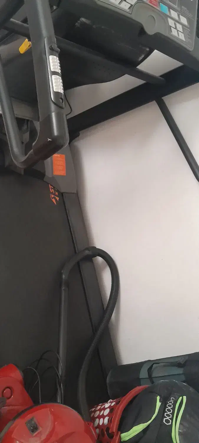 سلام یک عددصندلی ماساژ وتردمیل|تجهیزات ورزشی|اصفهان, بهارستان|دیوار