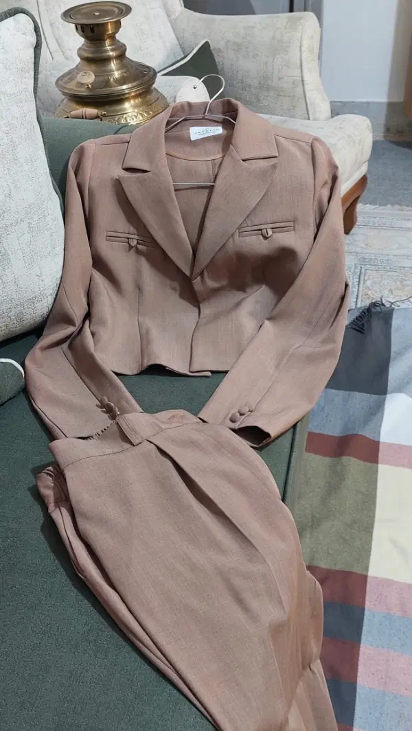 لباس|لباس|اشتهارد, |دیوار