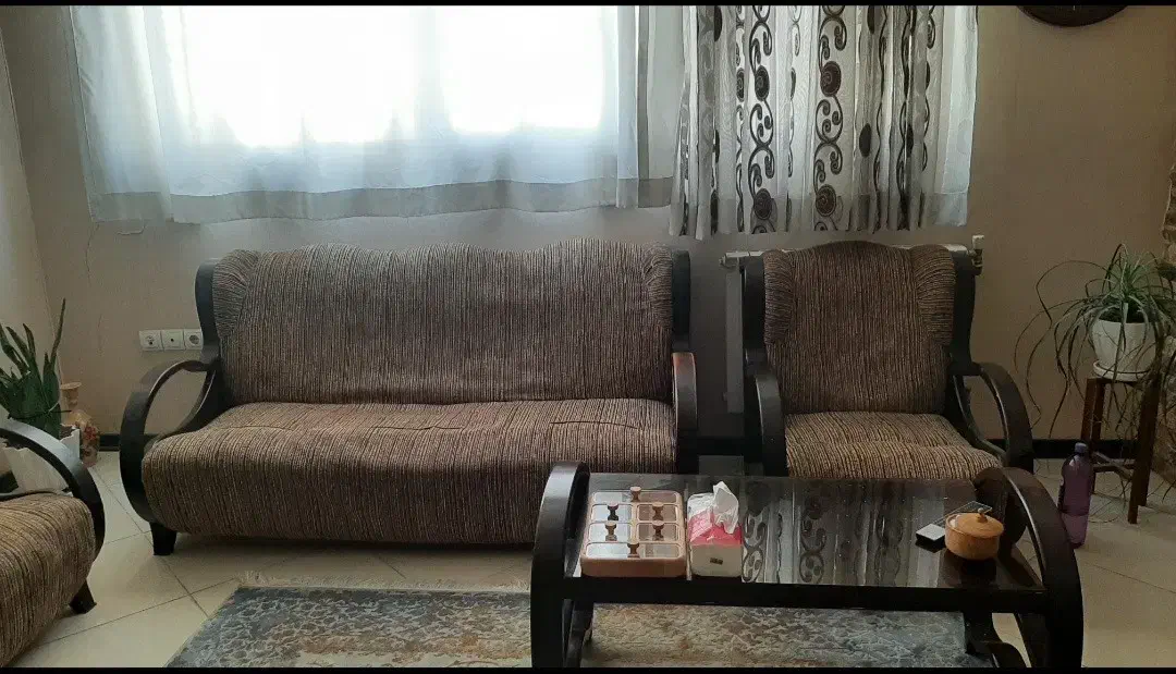 مبل هفت نفره با میز وسط|مبلمان خانگی و میز عسلی|شیراز, شاه قلی بیگی|دیوار