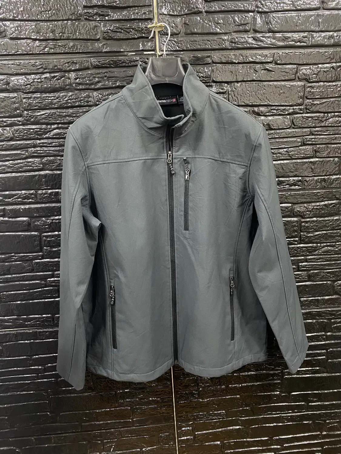 وینداستاپر|لباس|رشت, گلزاران|دیوار