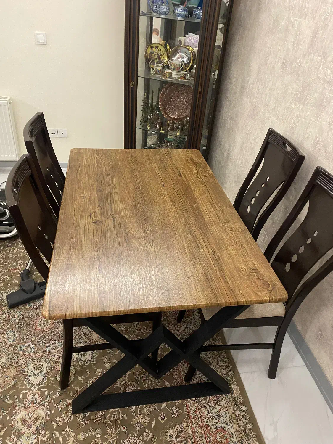 میزناهارخوری ۴نفره پایه فلزی درحدنو شیک و میزوسط|میز و صندلی غذاخوری|کرج, باغستان|دیوار