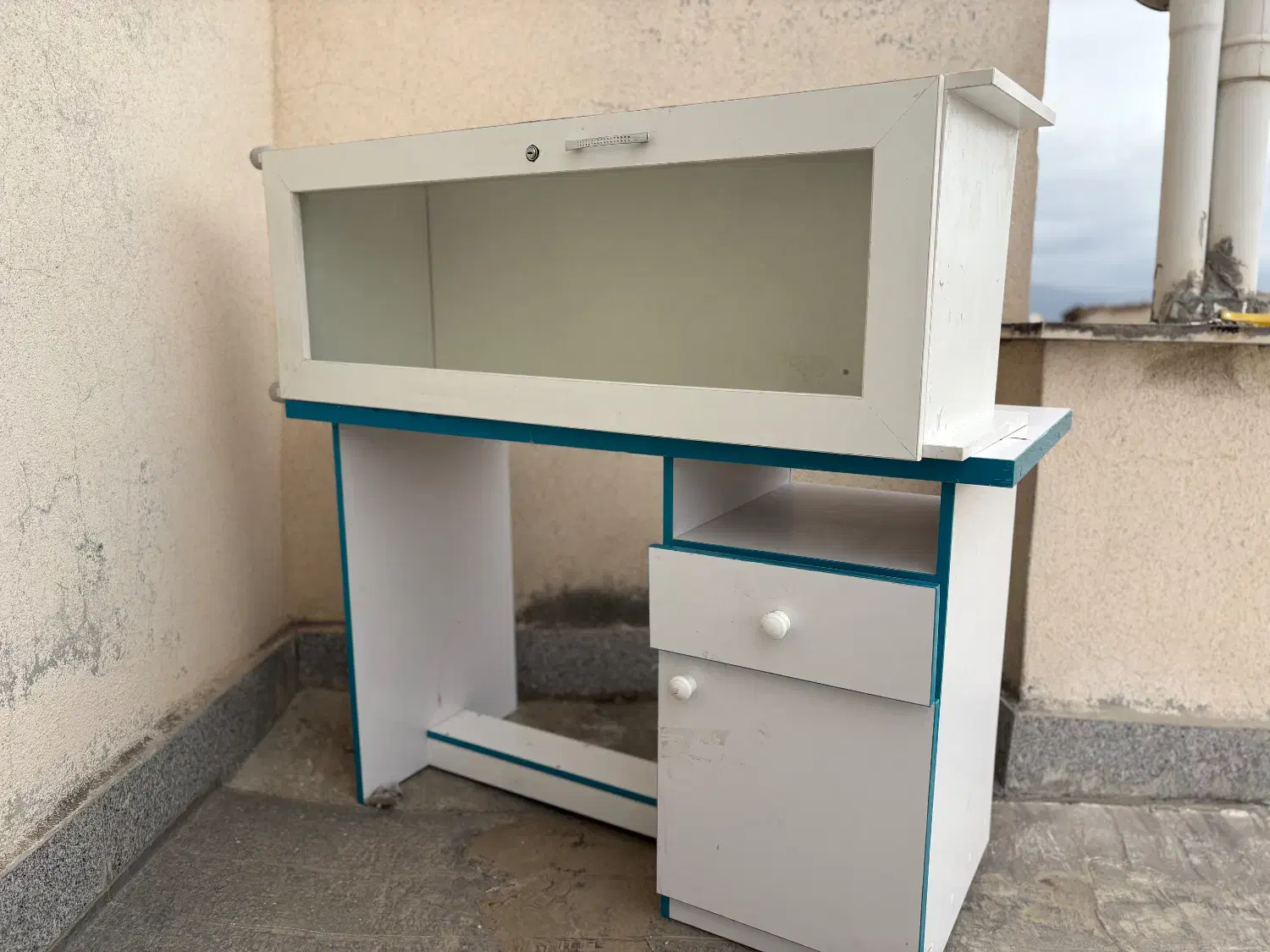 فروش میز و کمد ناخون|آرایشگاه و سالنهای زیبایی|گرگان, |دیوار