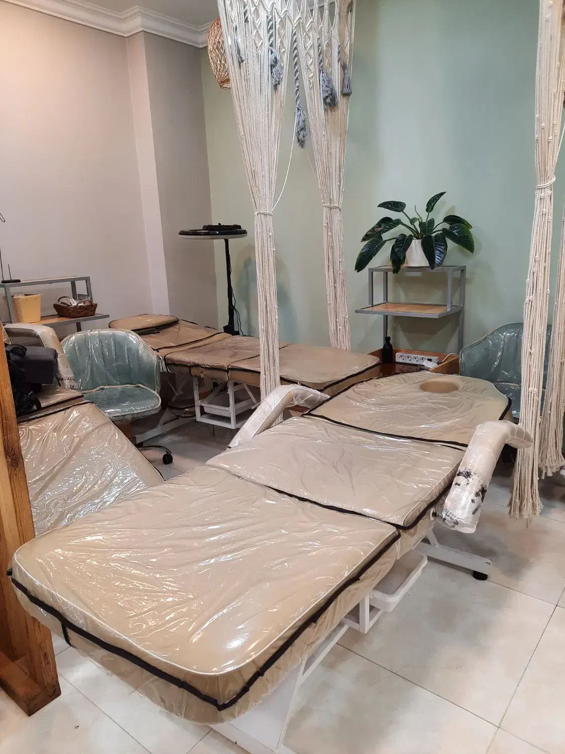 تخت یونیت|آرایشگاه و سالنهای زیبایی|شهریار, شهریار|دیوار