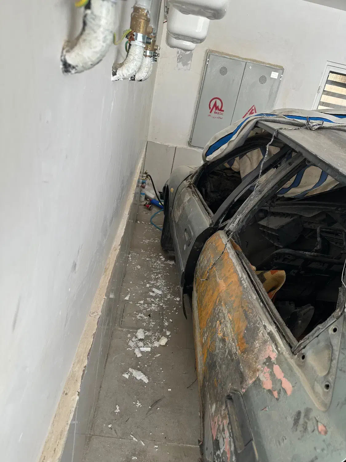 زانتیا مدل ۸۳ فقط داخلی سوخته موتور گیربکس سالم|خودرو سواری و وانت|بیرجند, |دیوار