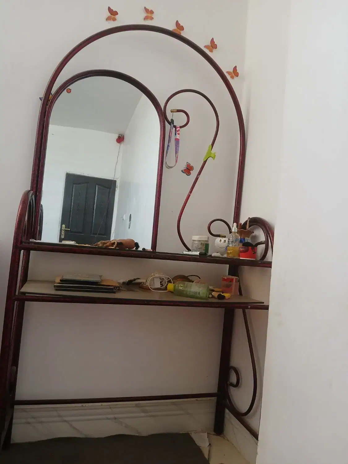 تخت خواب و میز آرایشی|تخت و سرویس خواب|شیراز, جرسقان|دیوار