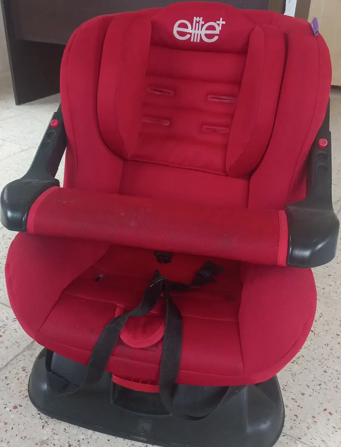 صندلی کودک|تخت و صندلی بچه|رشت, کوی غلام نیا|دیوار