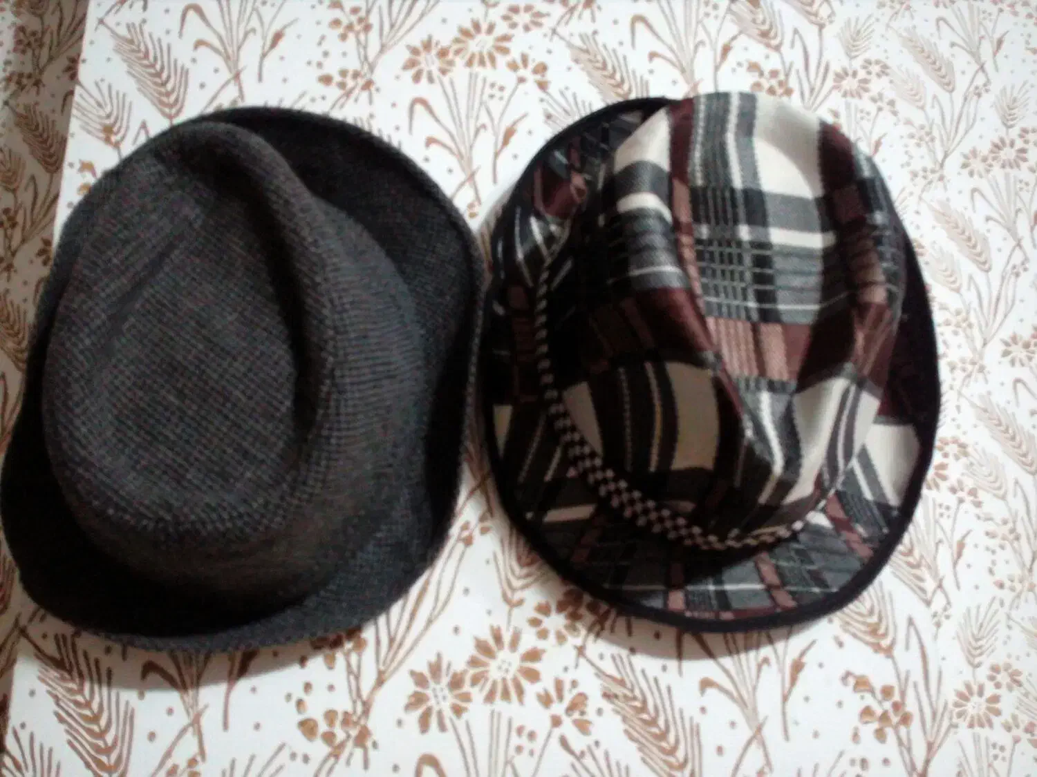 کلاه شاپو|لباس|رشت, جانبازان|دیوار