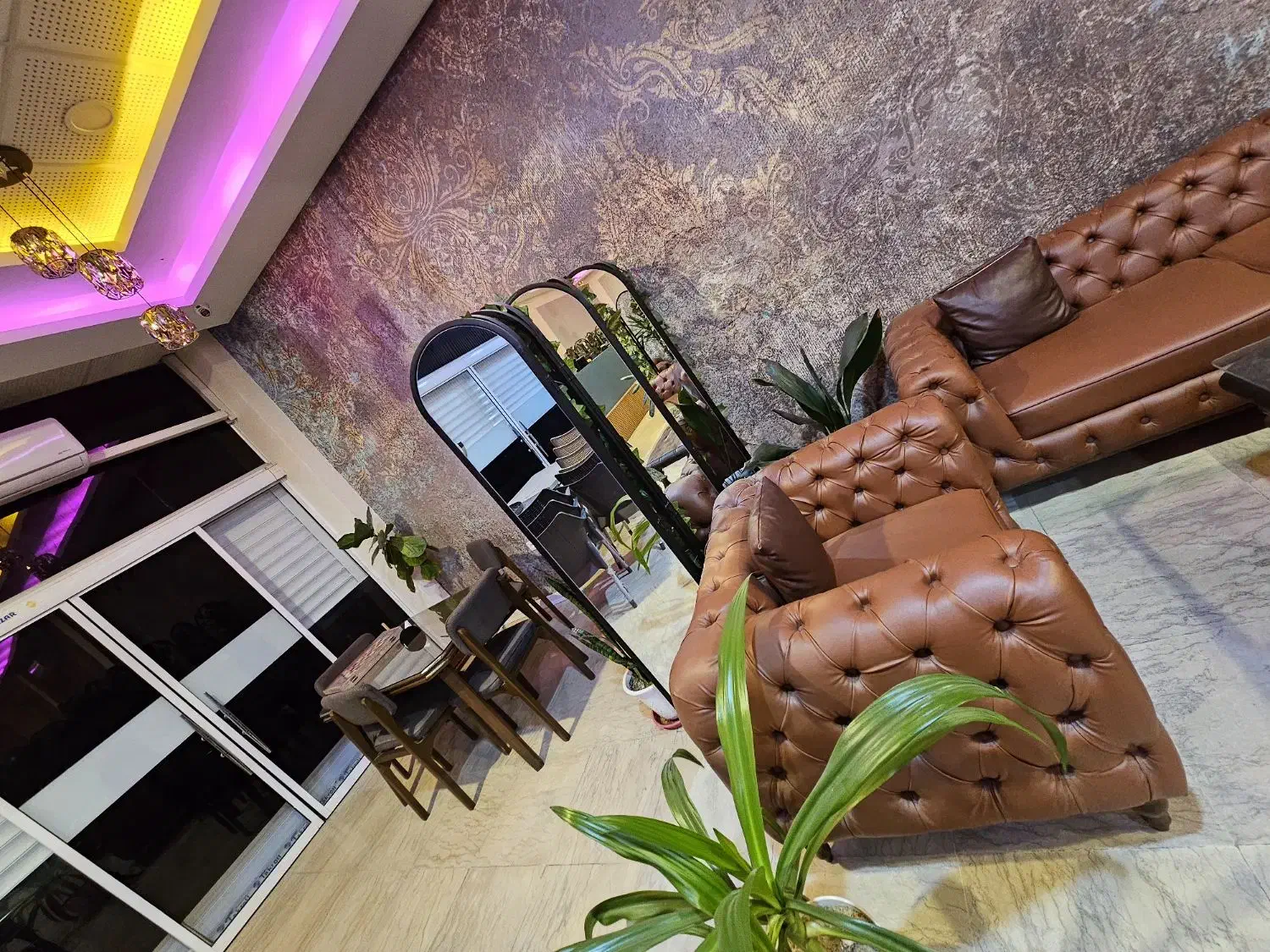 مبلمان چرم چستر لمسه دست  در حد نو|مبلمان خانگی و میز عسلی|نجف‌آباد, باغ نو|دیوار