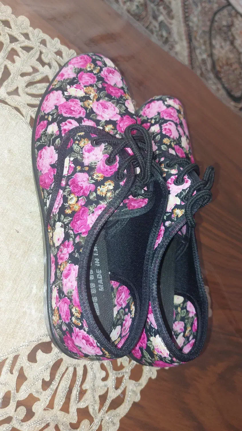 کفش|کیف، کفش، کمربند|قم, شهدا|دیوار