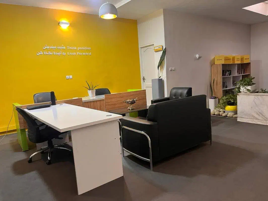 اجاره میز در فضای کار اشتراکی|اجارهٔ کوتاهمدت دفتر کار و فضای آموزشی|اصفهان, فیض|دیوار