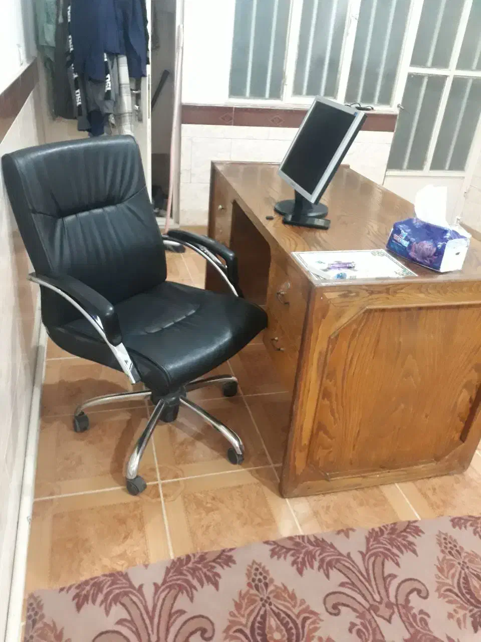 میز و صندلی اداری یا مغازه|مبلمان اداری|گلستان (تهران), |دیوار