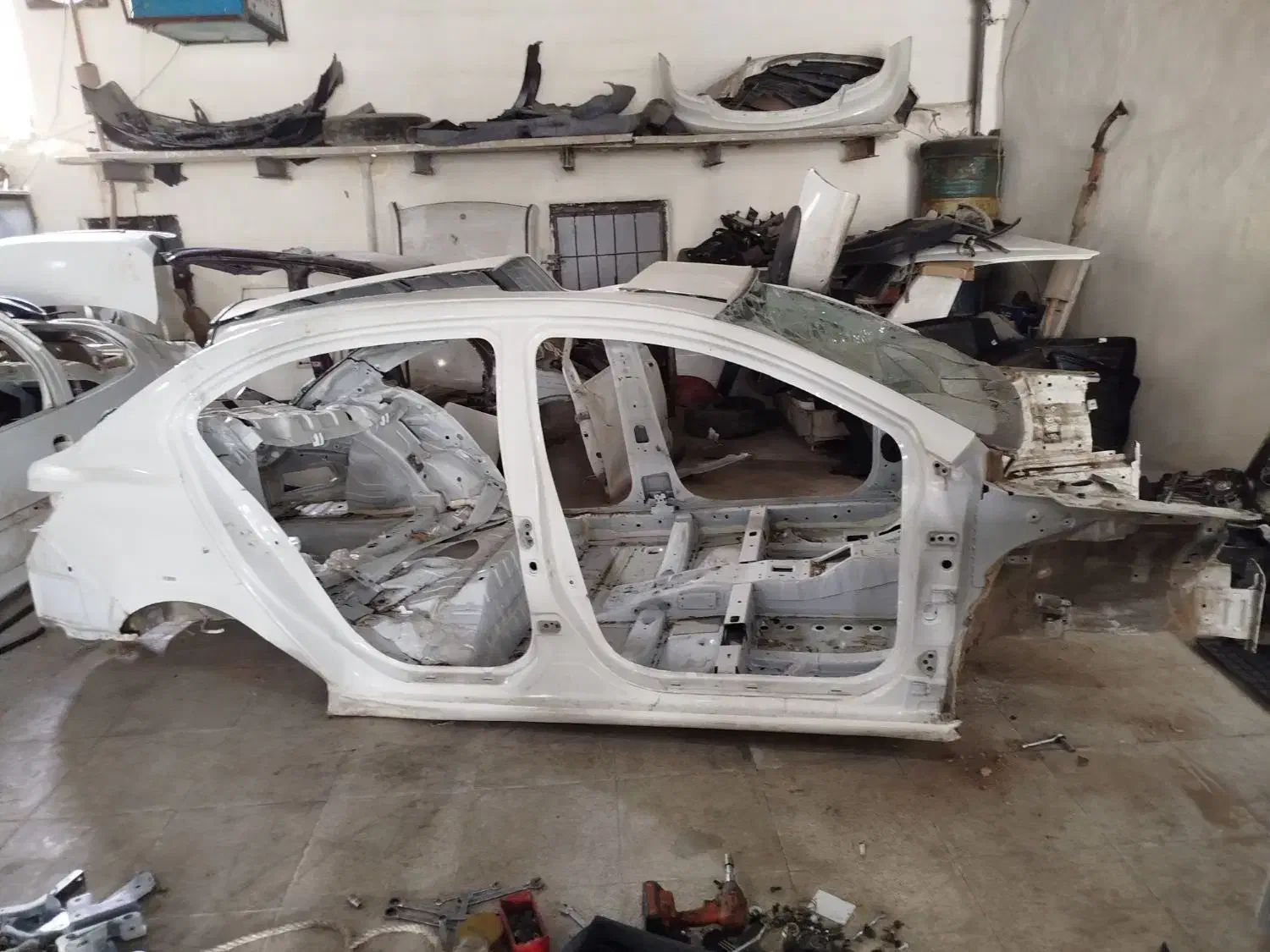 شاسی و گلگیر و دیواره شاهین|قطعات یدکی و لوازم جانبی|قلعه نو, |دیوار