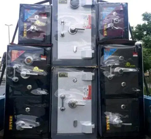 گاوصندوق|ابزارآلات|قروه, |دیوار