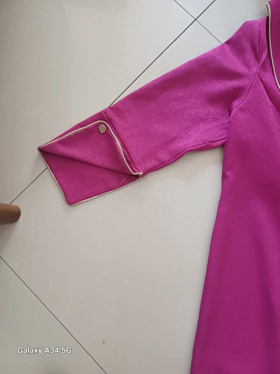 تعدادی لباس|لباس|تهران, فلسطین (میدان انقلاب)|دیوار