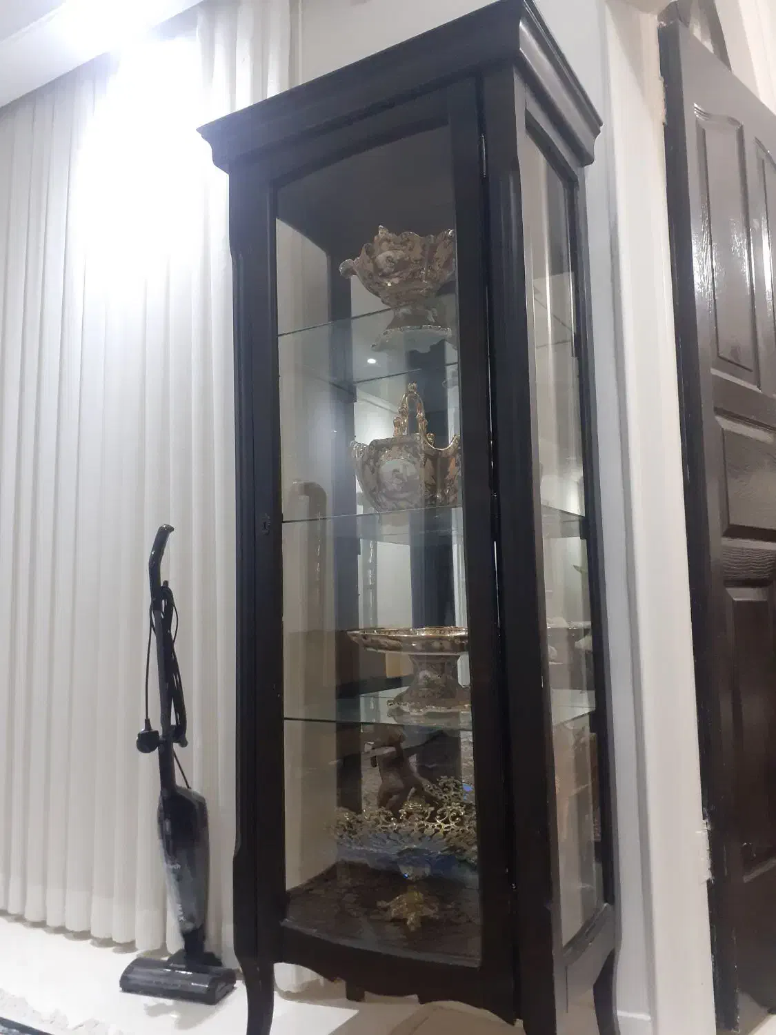 بوفه سالم شیک وپشت اینه .تمام شیشه . در حدنو.|بوفه، ویترین، کنسول|تهران, مسعودیه|دیوار