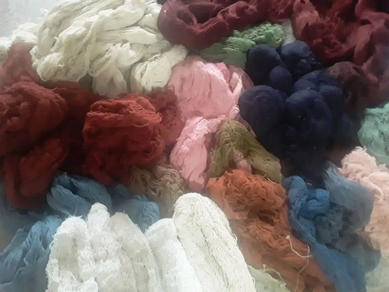 مقداری نخ وچل قالی|لوازم خیاطی و بافتنی|ملایر, |دیوار