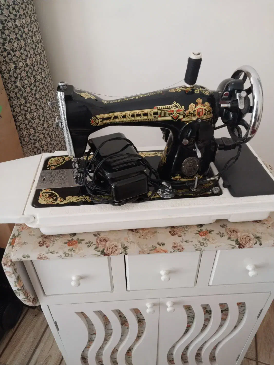 چرخ خیاطی با میز ۶۰۰۰۰۰۰|چرخ خیاطی و ریسندگی|محلات, |دیوار