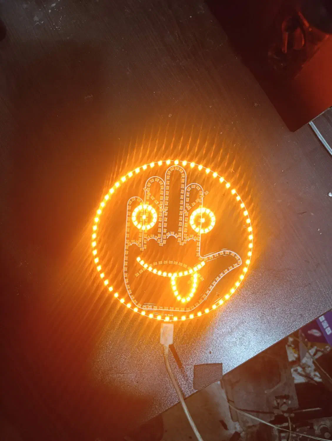 دست بی قرار|لامپ و چراغ|بجنورد, |دیوار